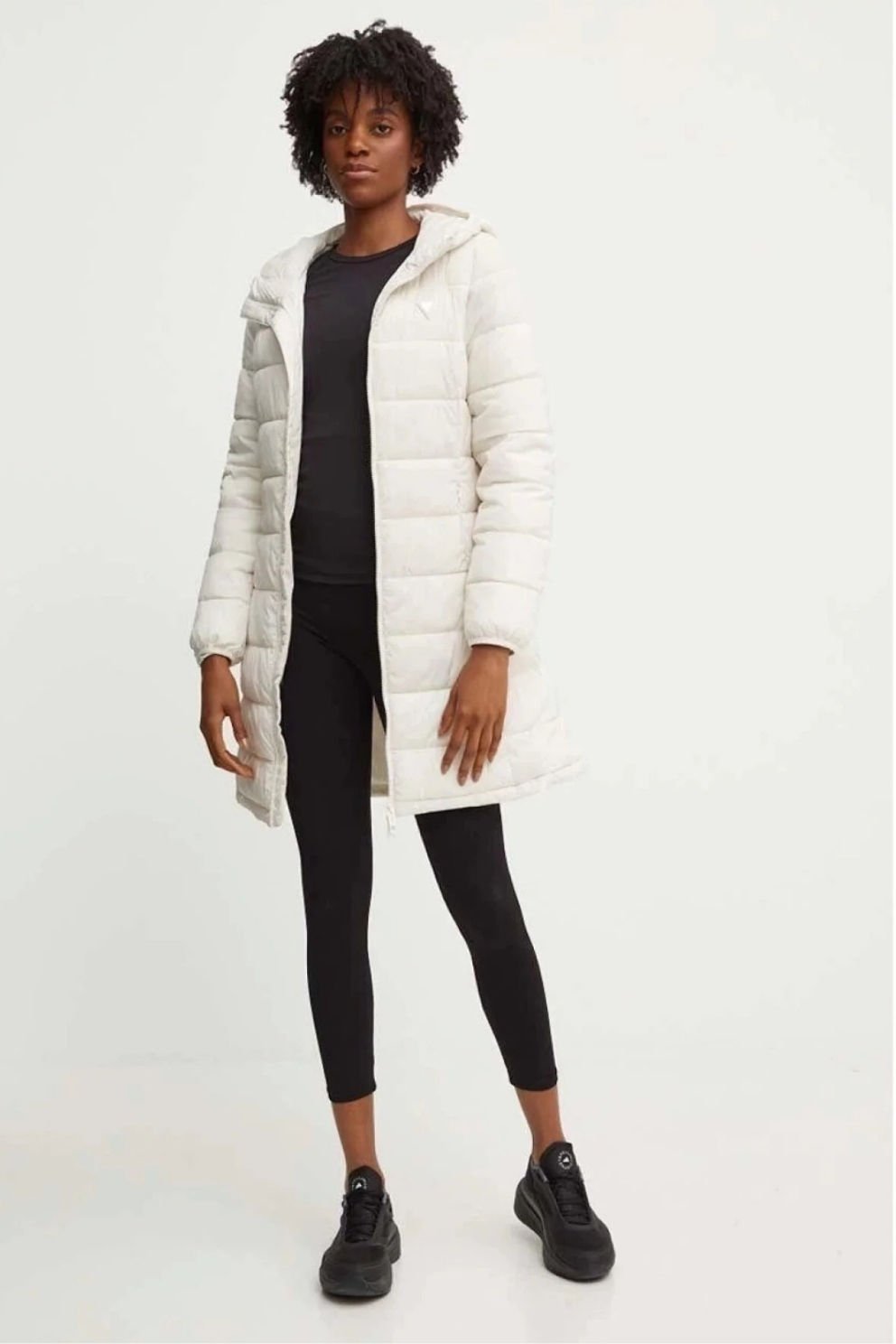 Guess New Aleta Kapitoneli Regular Fit Kapüşonlu Uzun Şişme Mont Beyaz