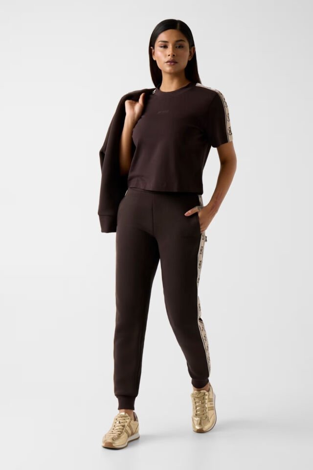 Guess Logolu Bantlı Kısa Tişört Koyu Kahverengi