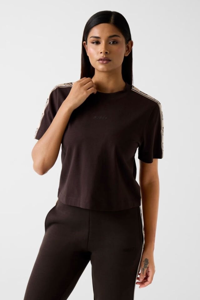 Guess Logolu Bantlı Kısa Tişört Koyu Kahverengi