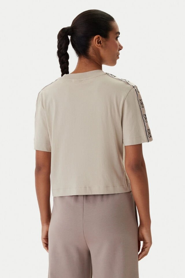 Guess Logolu Bantlı Kısa Tişört