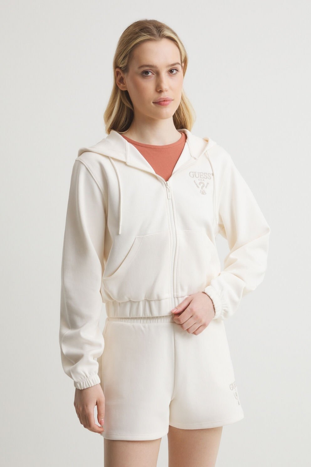 Guess Örme Giyim Kapüşonlu Kısa Kesimli Tam Fermuarlı Sweatshirt Krem