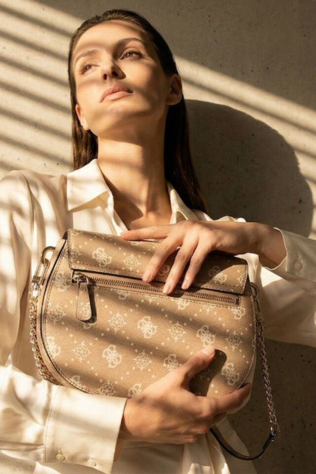 Guess Emelie Logo Omuz Çantası Bej