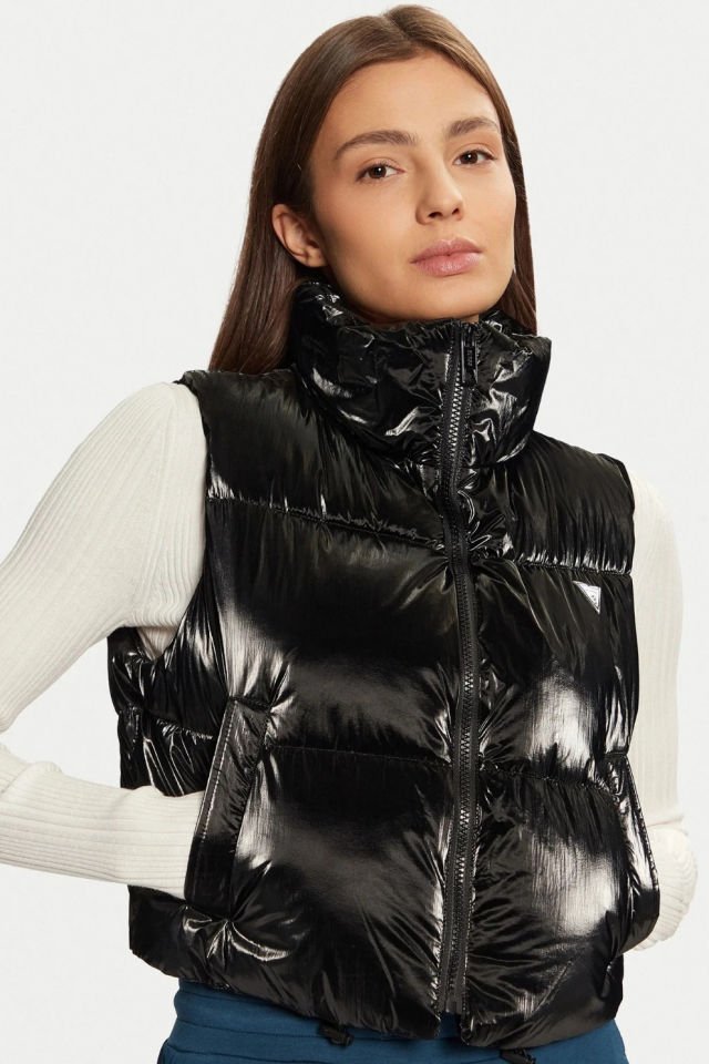 Guess Kolsuz Kısa Şişme Mont Siyah