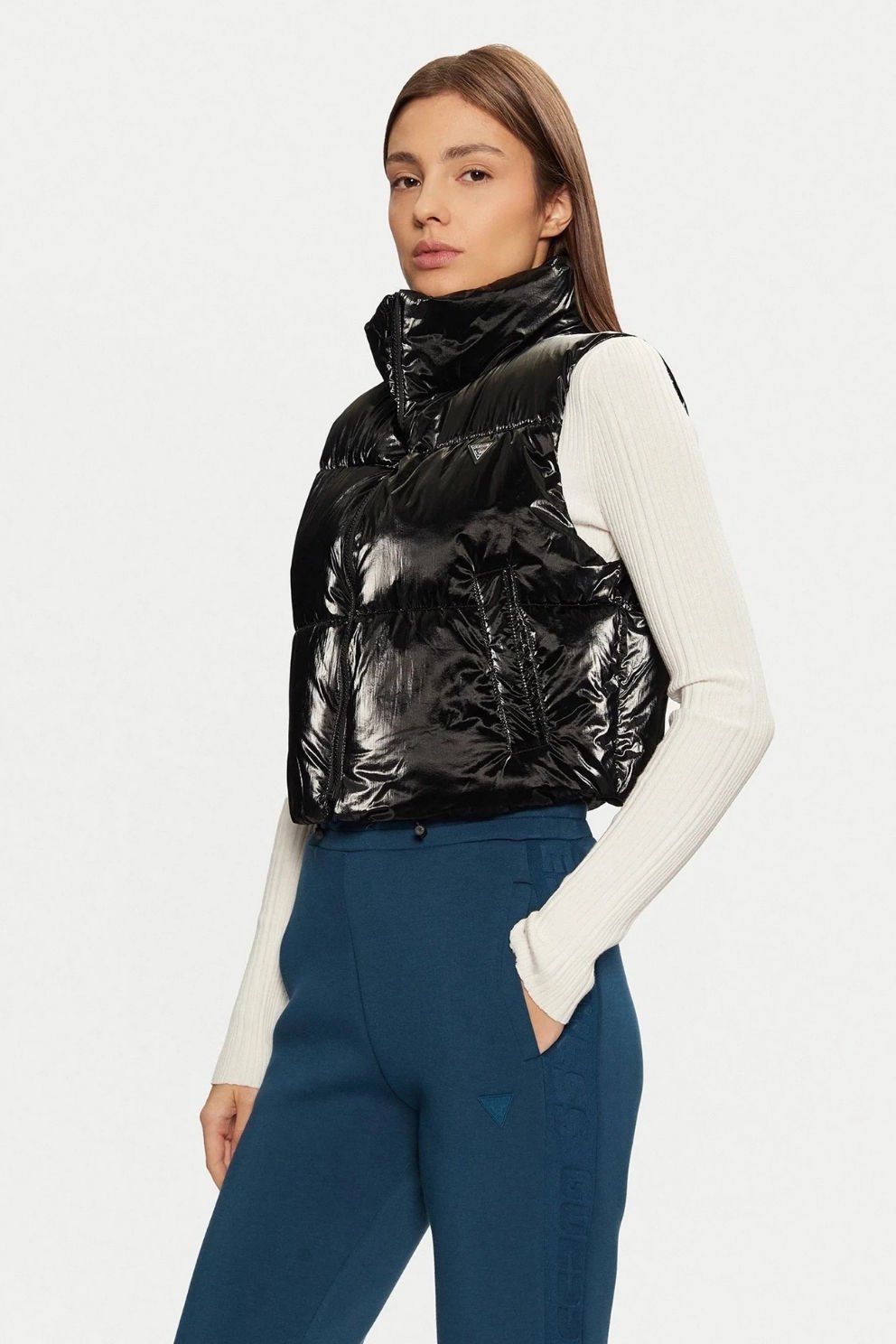 Guess Kolsuz Kısa Şişme Mont Siyah