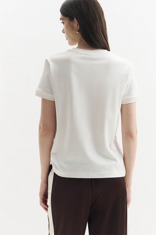 Guess  Ön Logolu Tişört Ekru