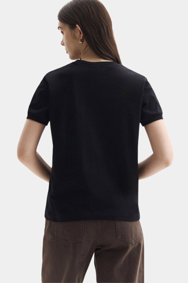 Guess  Ön Logolu Tişört Siyah