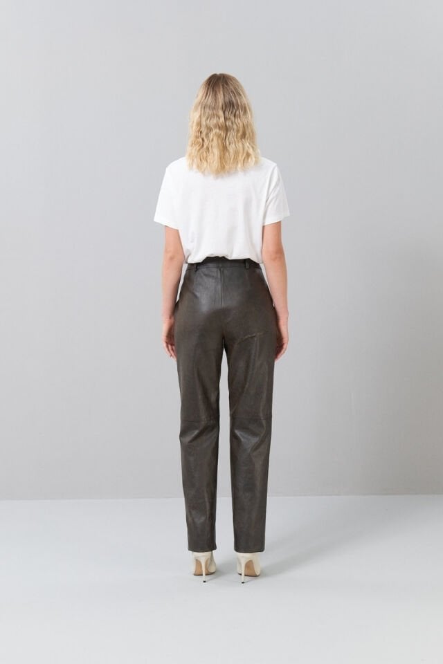 Roman Eskitilmiş Görünümlü Düz Paça Deri Pantolon Kahve