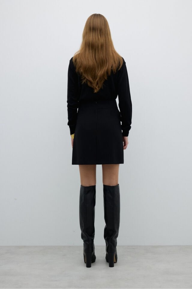 Roman Çift Kemer Görünümlü Gold Düğmeli Mini Etek Siyah