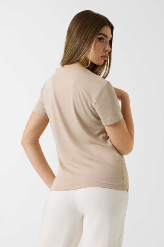 Guess Nakışlı Logolu Tişört Bej