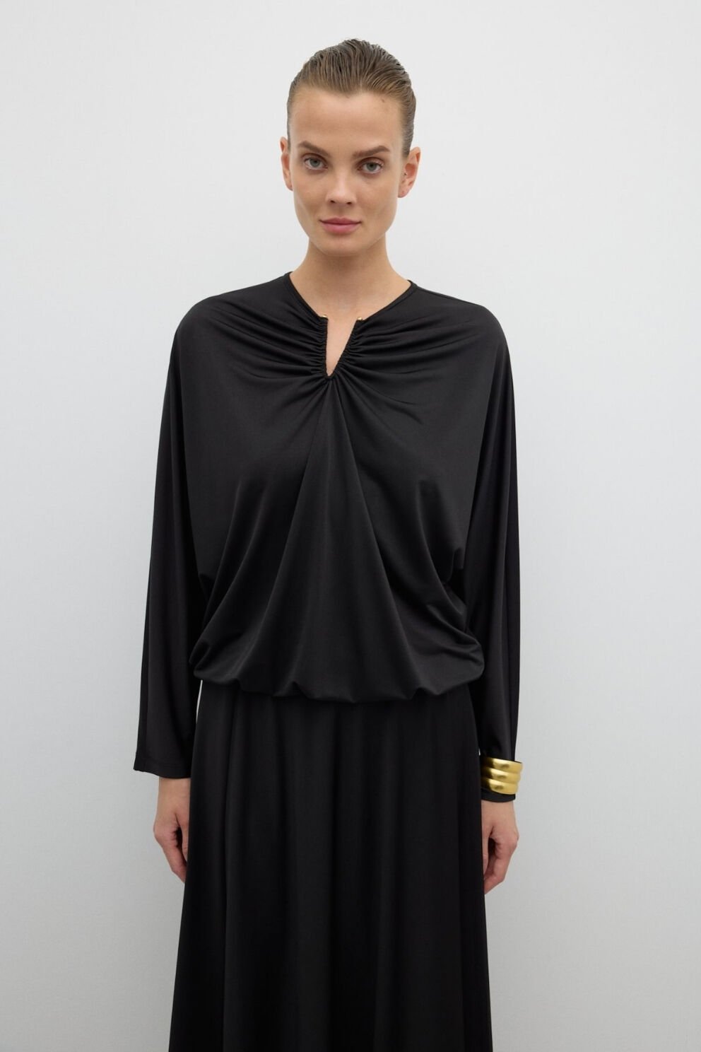 Roman Yakası V Tokalı Beli Lastikli Yarasa Kol Bluz Siyah