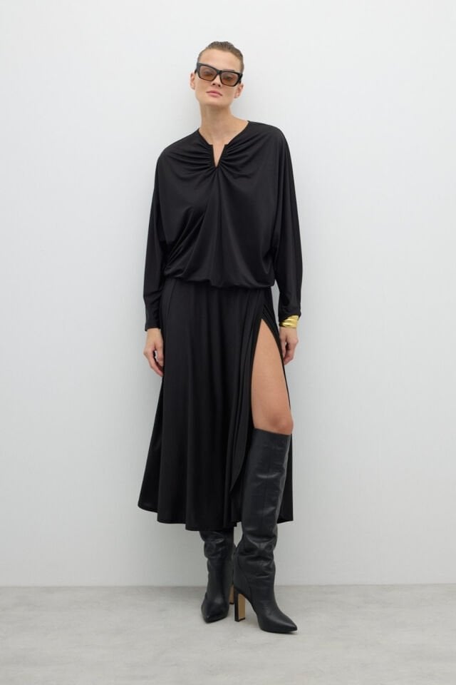 Roman Yakası V Tokalı Beli Lastikli Yarasa Kol Bluz Siyah