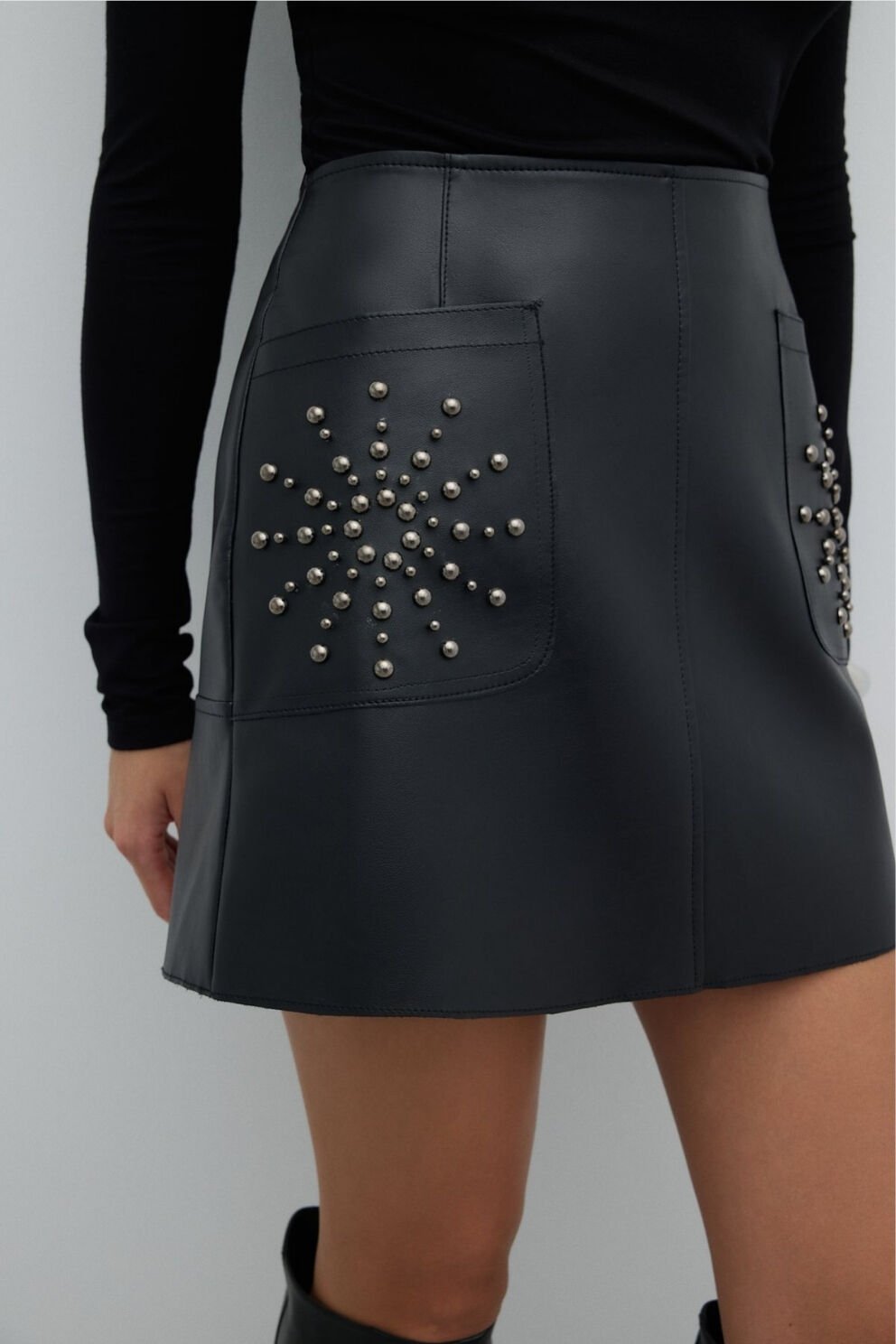 Roman Trok Detaylı Çift Cepli Mini Etek Siyah