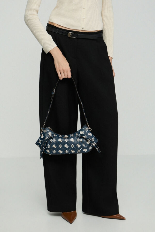 Guess Allegra Monogram Baskılı Düğümlü Omuz Çantası Mavi