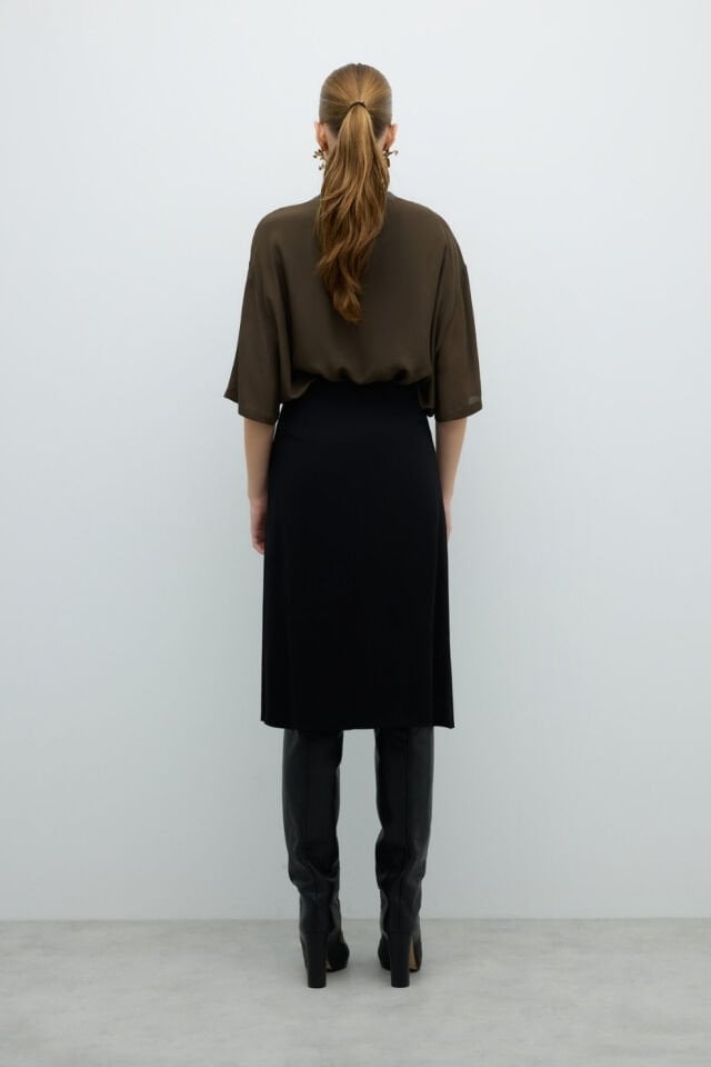 Roman İçi Şort Detaylı Midi Boy Etek Siyah