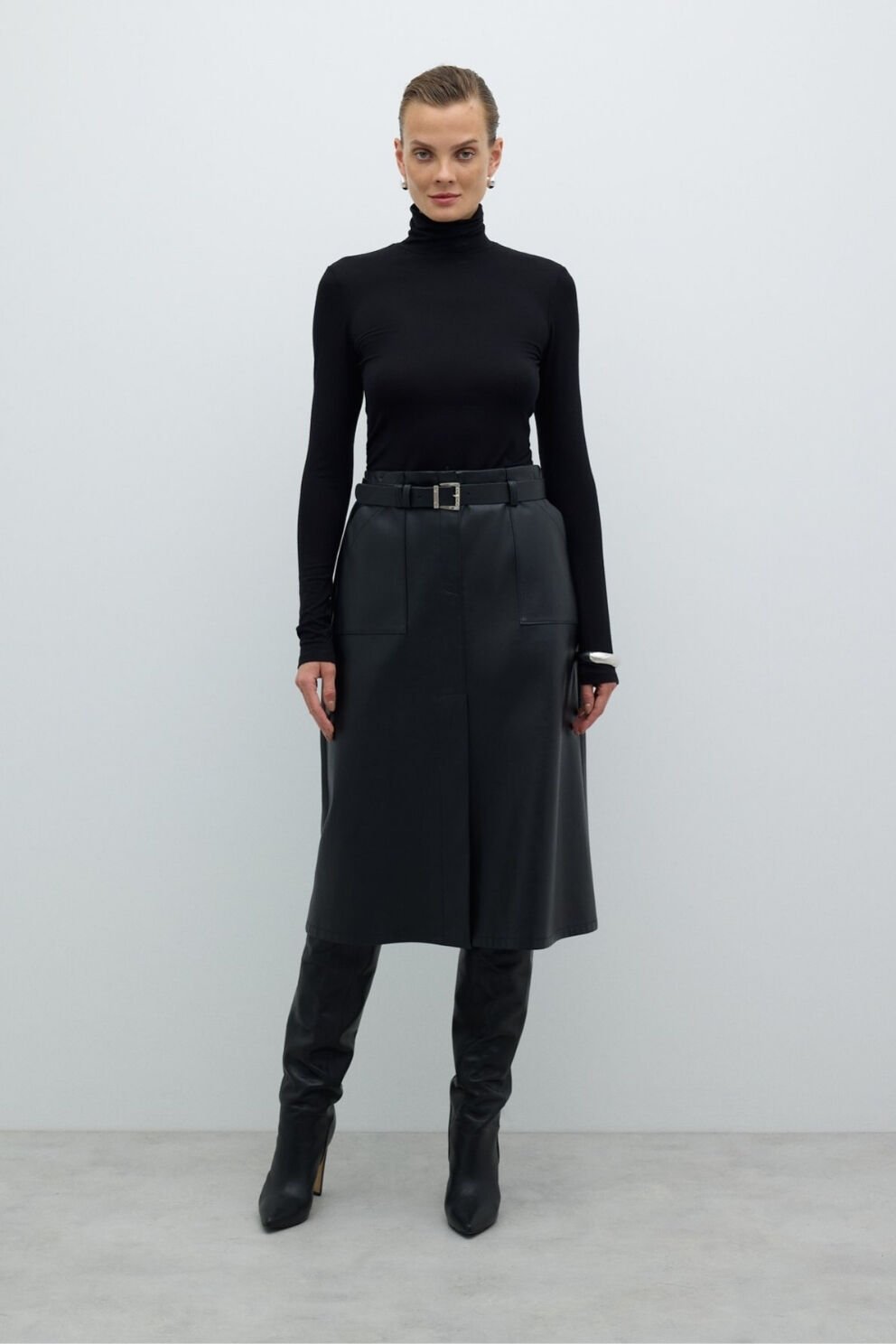 Roman Beli Kemerli Yırtmaçlı Midi Boy Etek Siyah