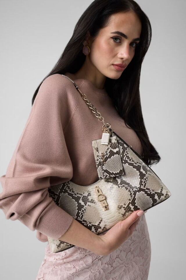 Guess Yvonne Animalier Baskılı Hobo Çanta