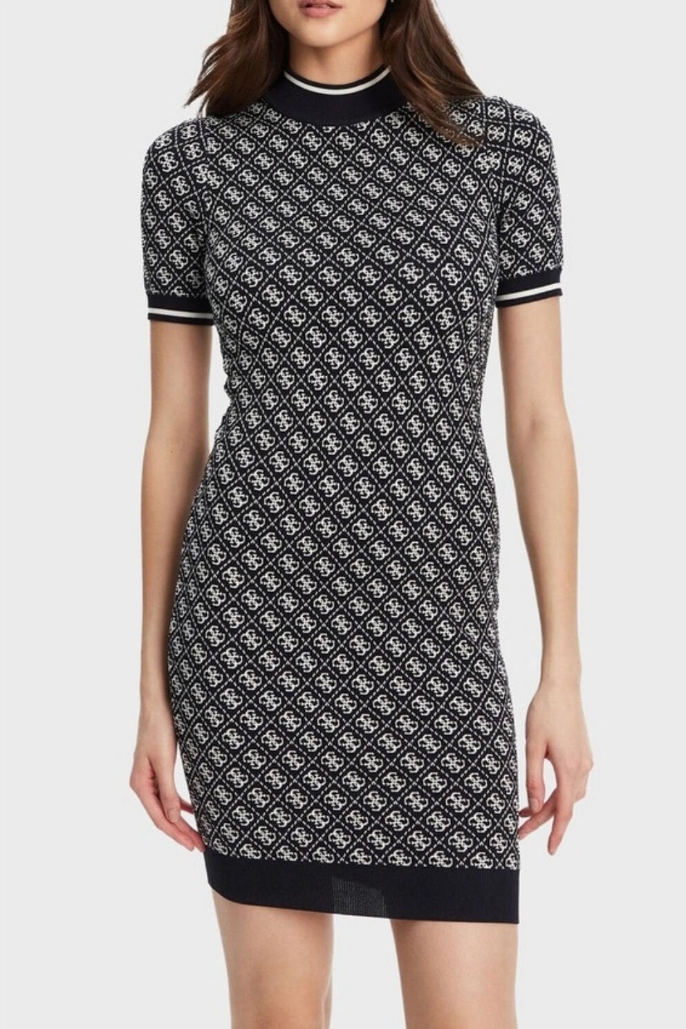 Guess Slim Fit Bisiklet Yaka Logo Desenli Kısa Kollu Mini Bayan Elbise Siyah