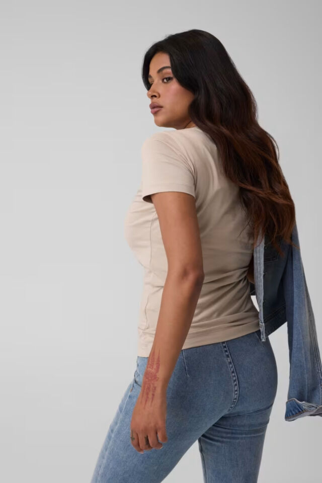 Guess Üçgen Logo Tişört Bej