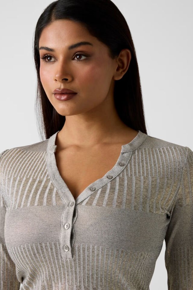 Guess Metalik Efektli Triko Üst Gümüş