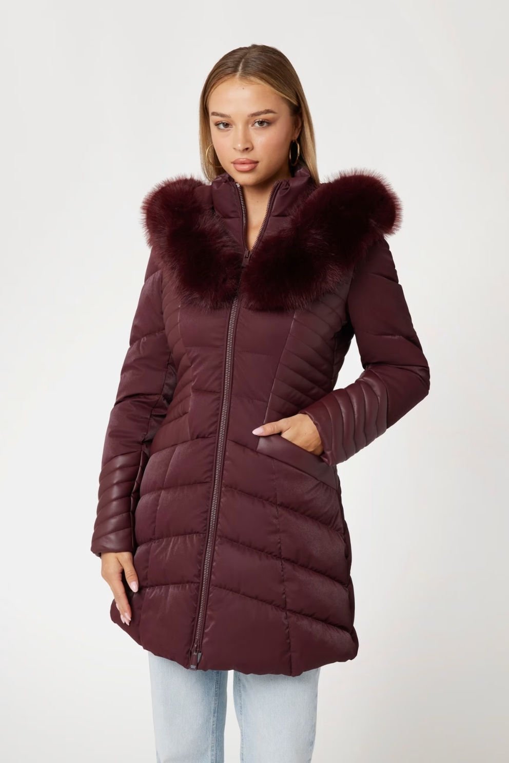 Guess Suni Kürk Kapüşonlu Şişme Mont Bordo