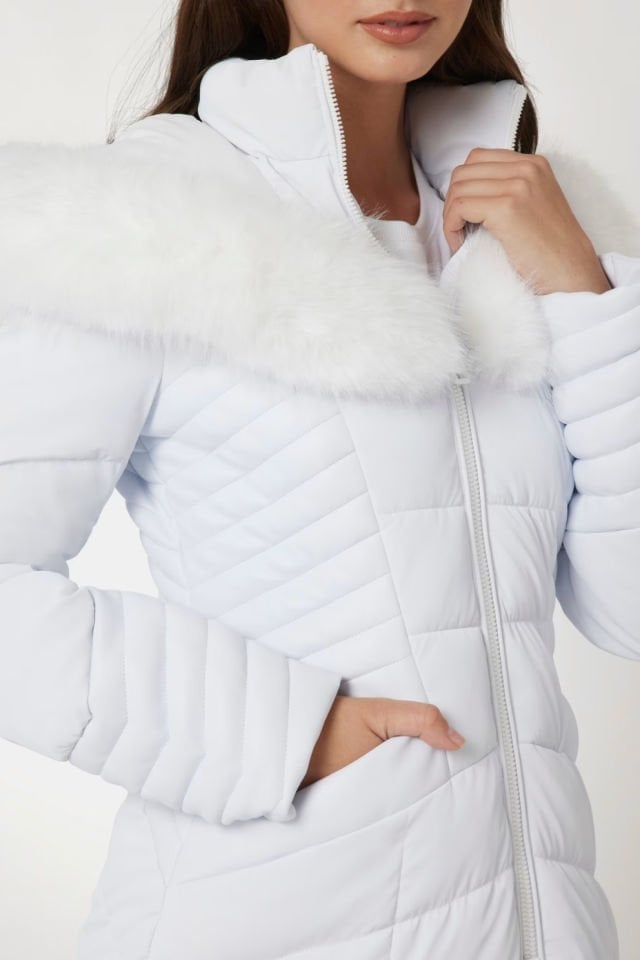 Guess Suni Kürk Kapüşonlu Şişme Mont Beyaz