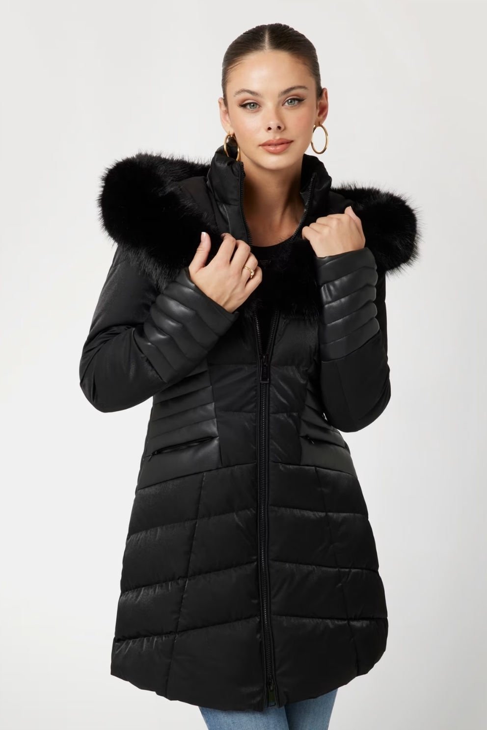 Guess Suni Kürk Kapüşonlu Şişme Mont Siyah