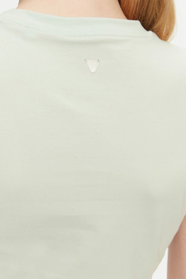 Guess Üçgen Logolu Slim Fit Tişört