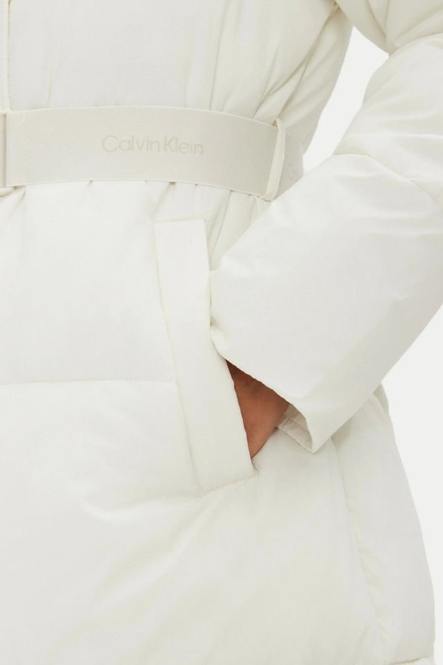 Calvin Klein Comfort Fit Logo Kemerli Uzun Şişme Mont Ekru