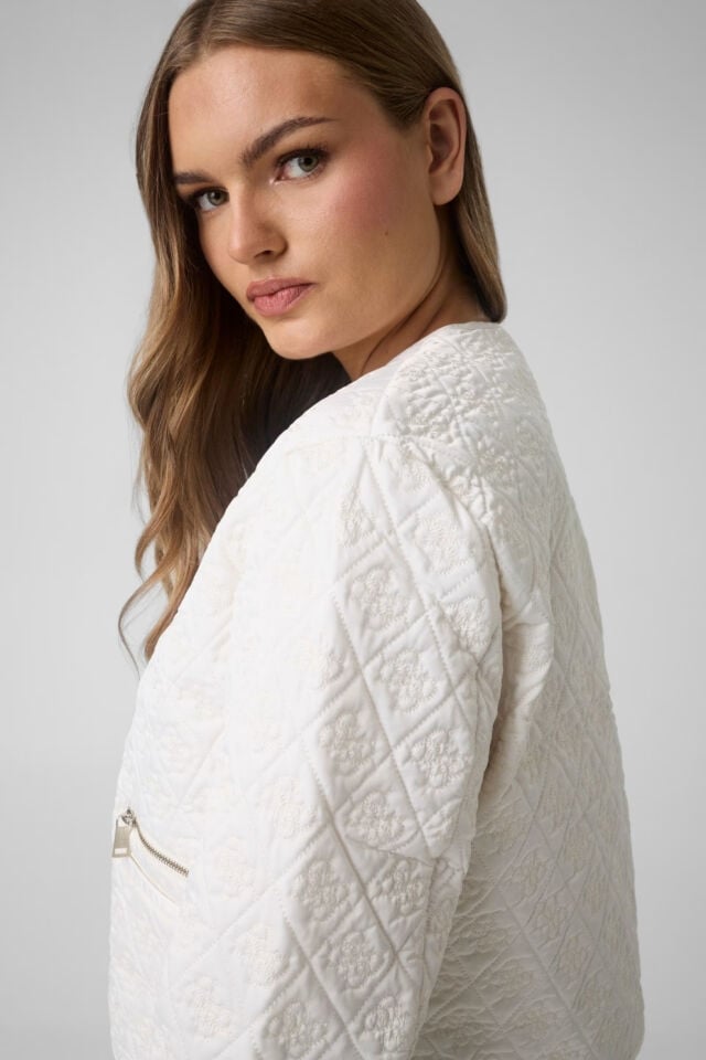 Guess Logo İşlemeli Kapitone Ceket Beyaz