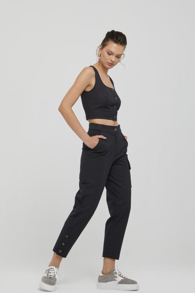 Naar Büstiyer Siyah