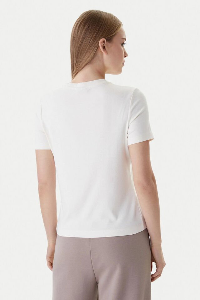 Ekru Normal Kesim Tişört