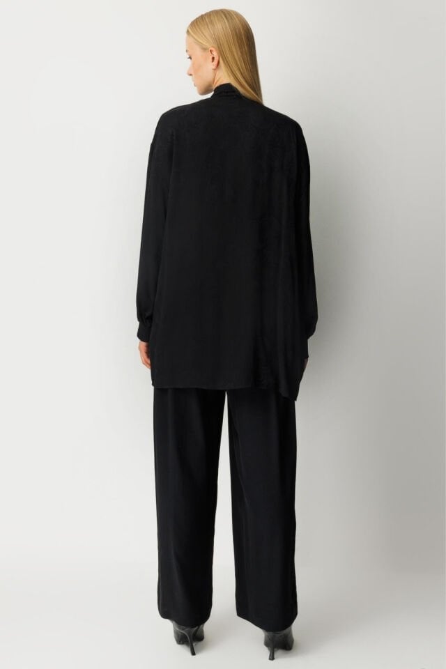 Ghisa Fular Yaka Takım Siyah