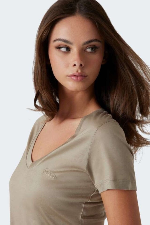 Guess V Yakalı Tişört