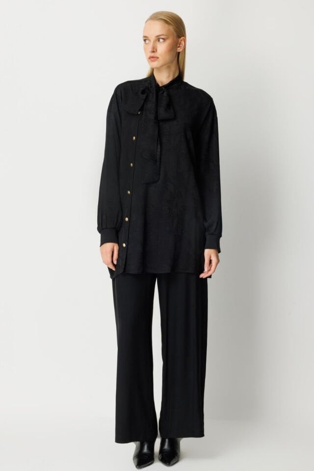 Ghisa Fular Yaka Takım Siyah