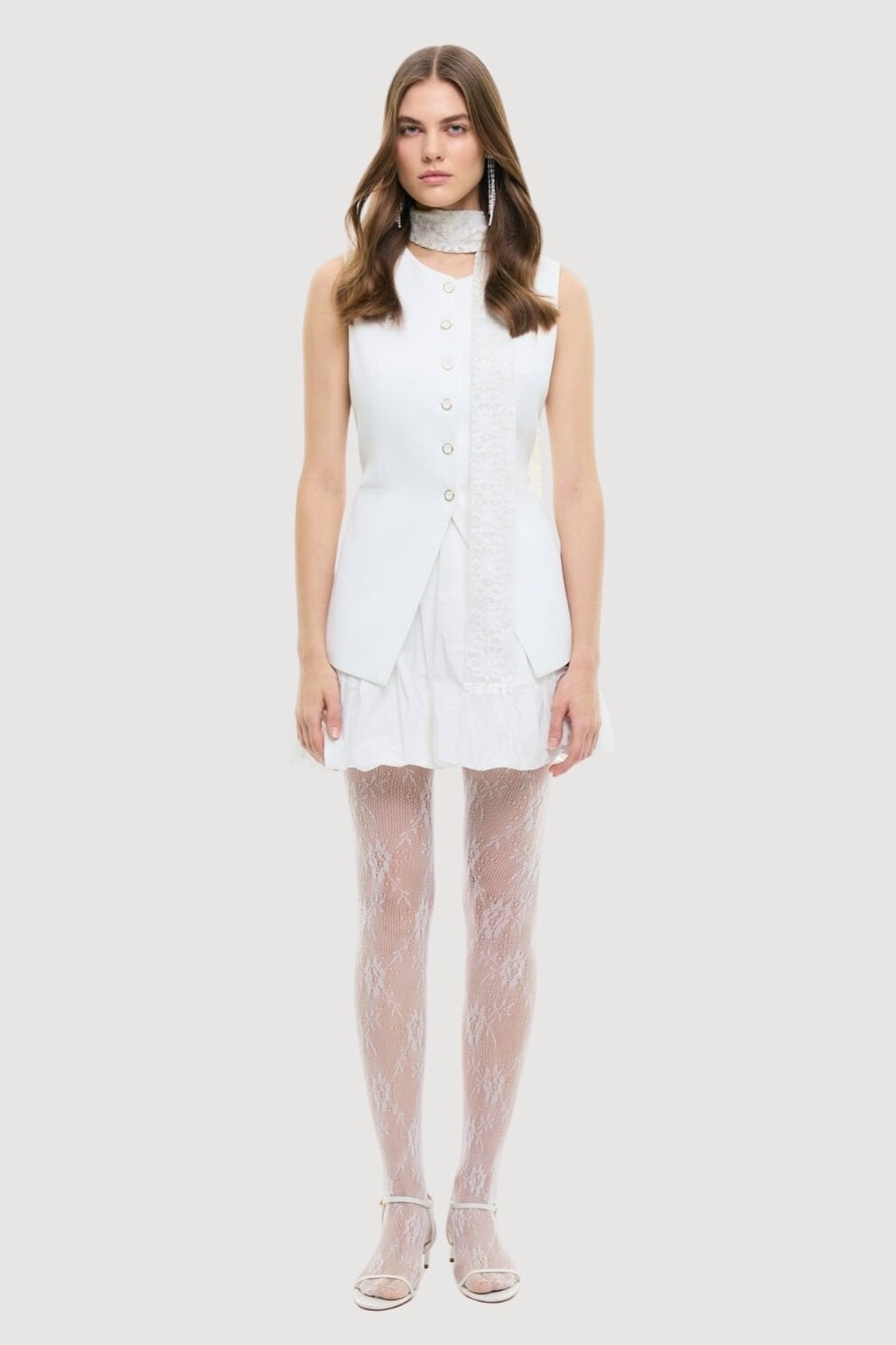 Roman Bele Oturan Toka Detaylı Yelek Beyaz