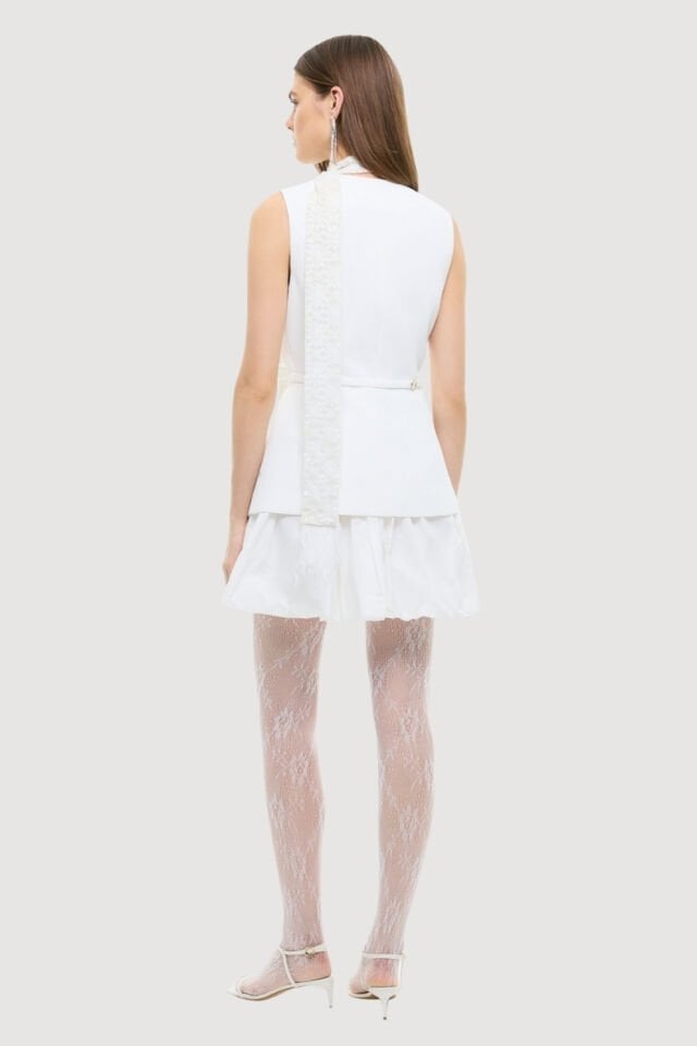 Roman Bele Oturan Toka Detaylı Yelek Beyaz