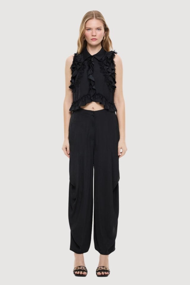 Roman Dantel ve Volan Detaylı Kolsuz Gömlek Siyah