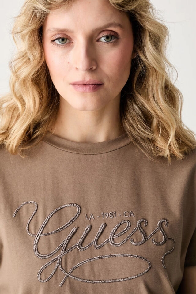 Guess Syrma Kadın Aktif Regular Fit T-Shirt Kahverengi