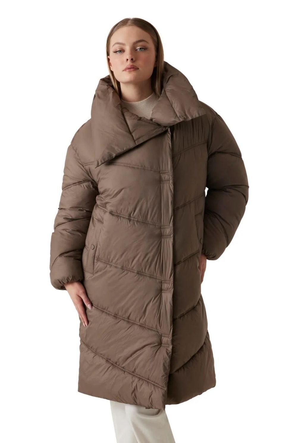 Guess Yumuşak Puf Kaban Kahverengi