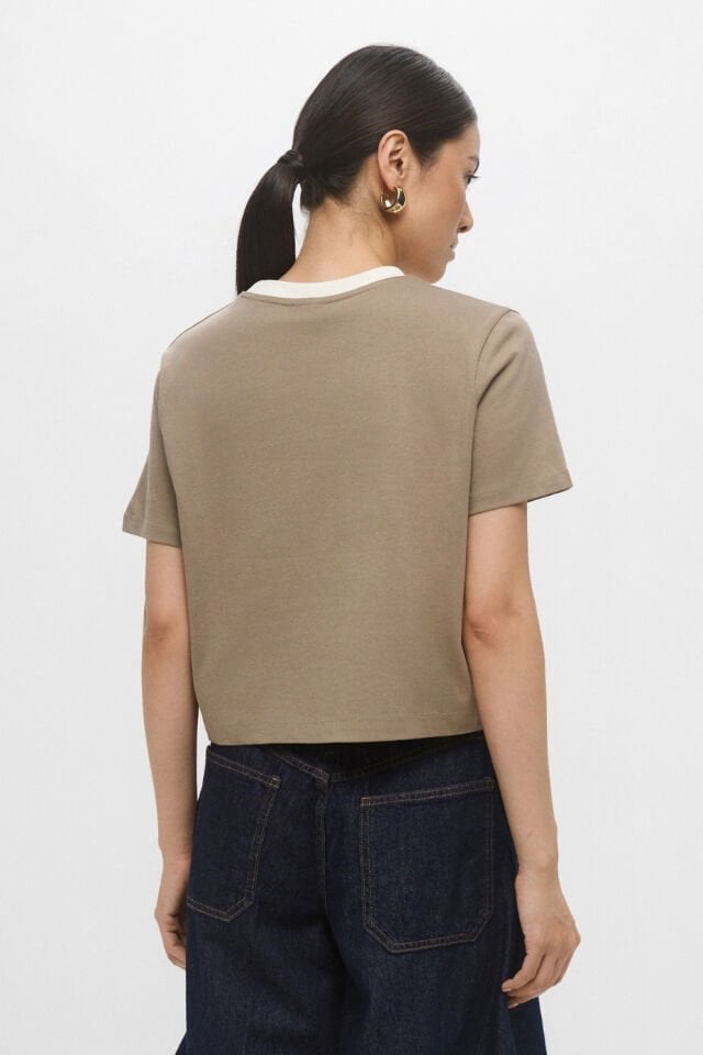 Guess Filanta Logo Nakışlı Pamuklu Boxy Fit Bisiklet Yaka Bayan Crop