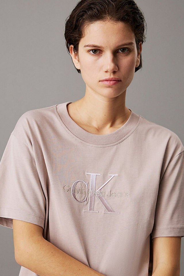 Calvin Klein Kadın Embroidery Monologo T-shirt Bej