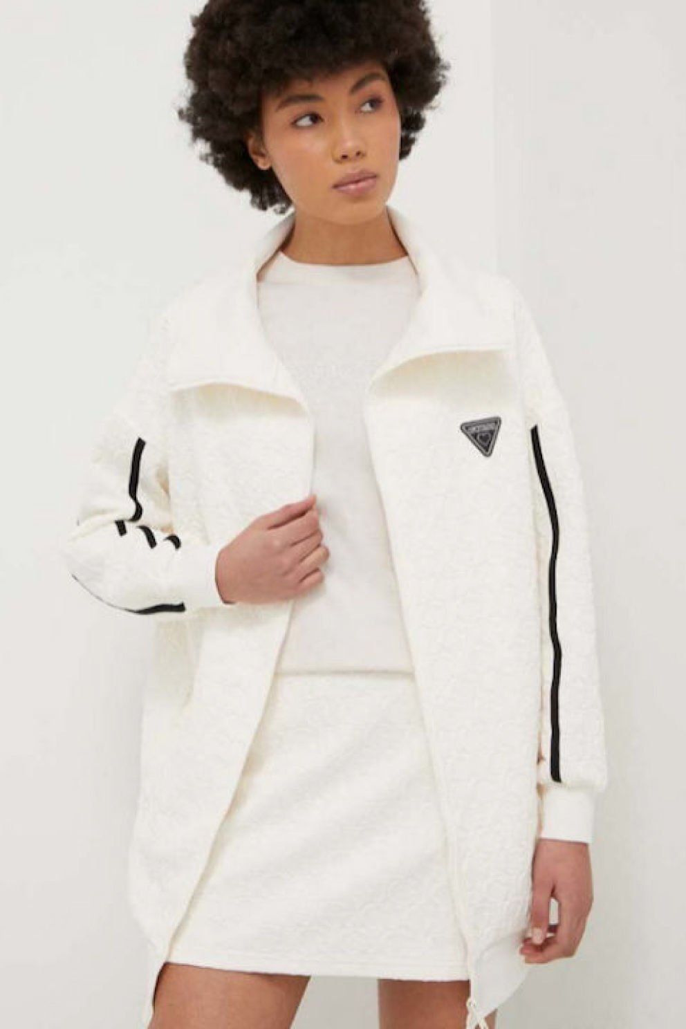 Guess Kabartma Baskılı Gj Logolu Uzun Sweatshirt Beyaz