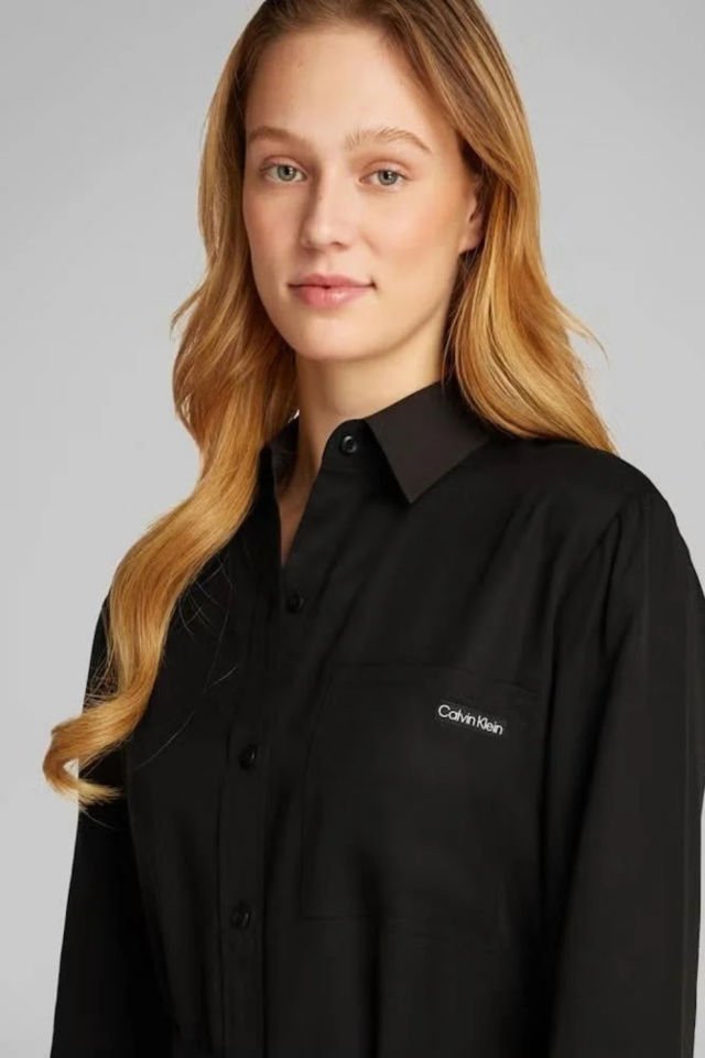 Calvin Klein Kadın Gömlek Yaka Uzun Kollu Rahat Kesim Cep Detaylı Kısa Elbise Siyah
