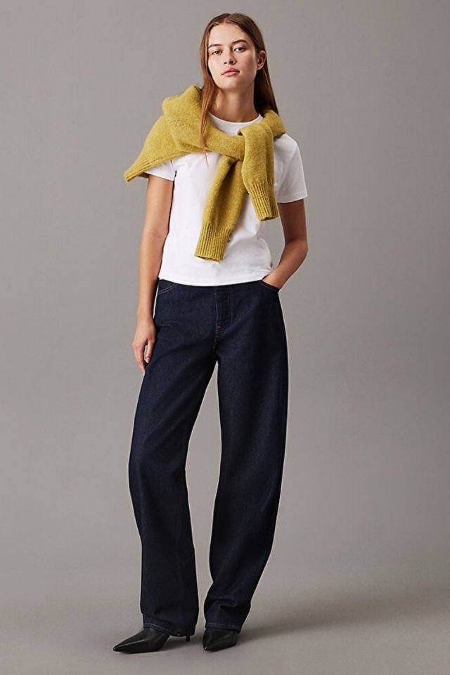 Calvin Klein Kadın Script İnstitutional Tişört Beyaz