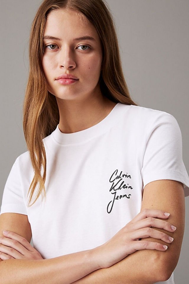 Calvin Klein Kadın Script İnstitutional Tişört Beyaz