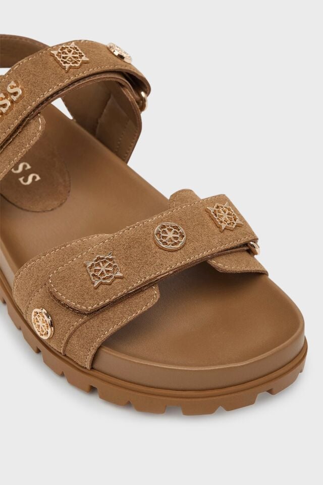 Guess Logolu Cırt Cırtlı Süet Dokulu Bayan Sandalet Kahve