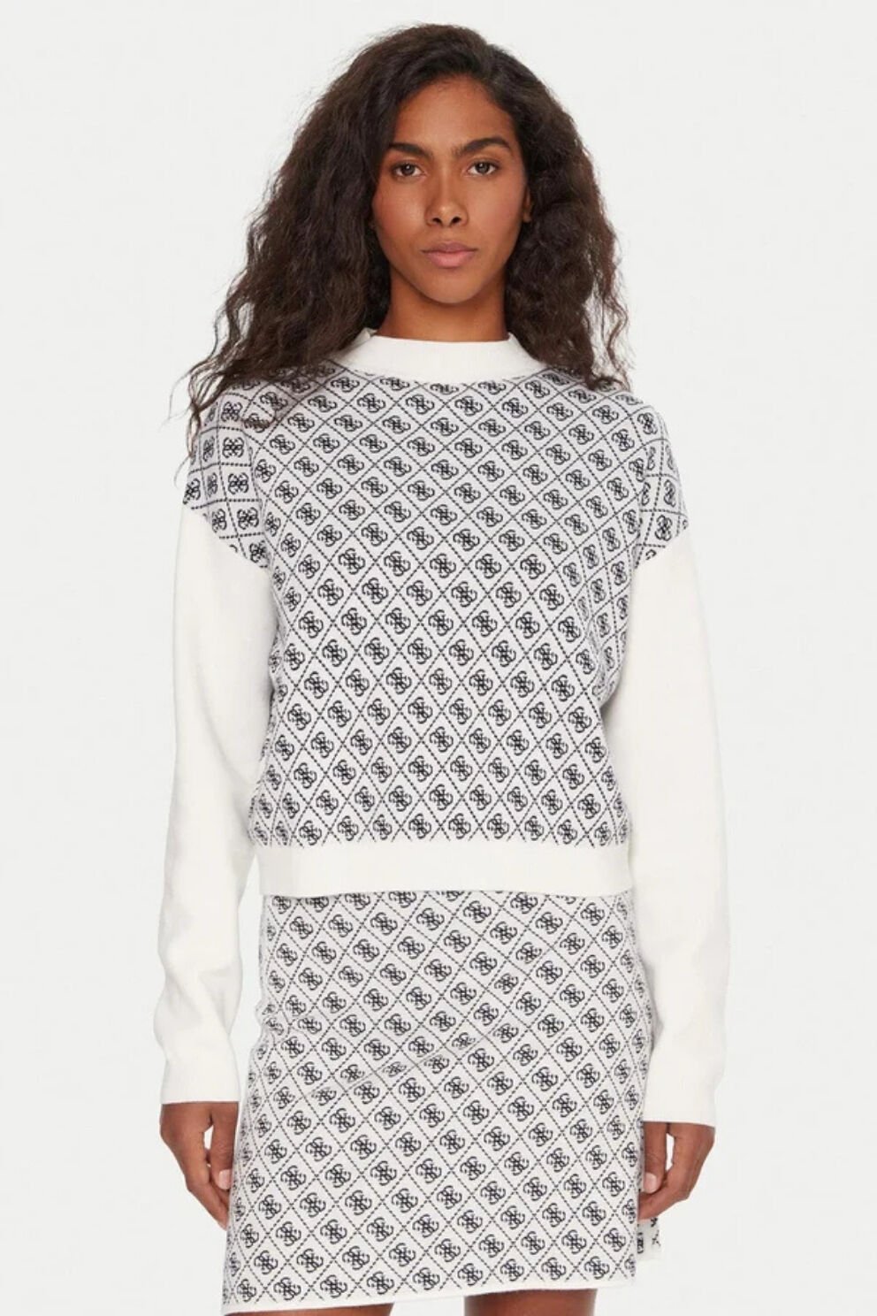 Guess'in Tamamı Mavi Logolu Beyaz Balıkçı Yaka Kazak