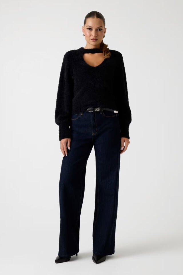 Guess Tüylü Örgü Crop Kesim Kazak Siyah