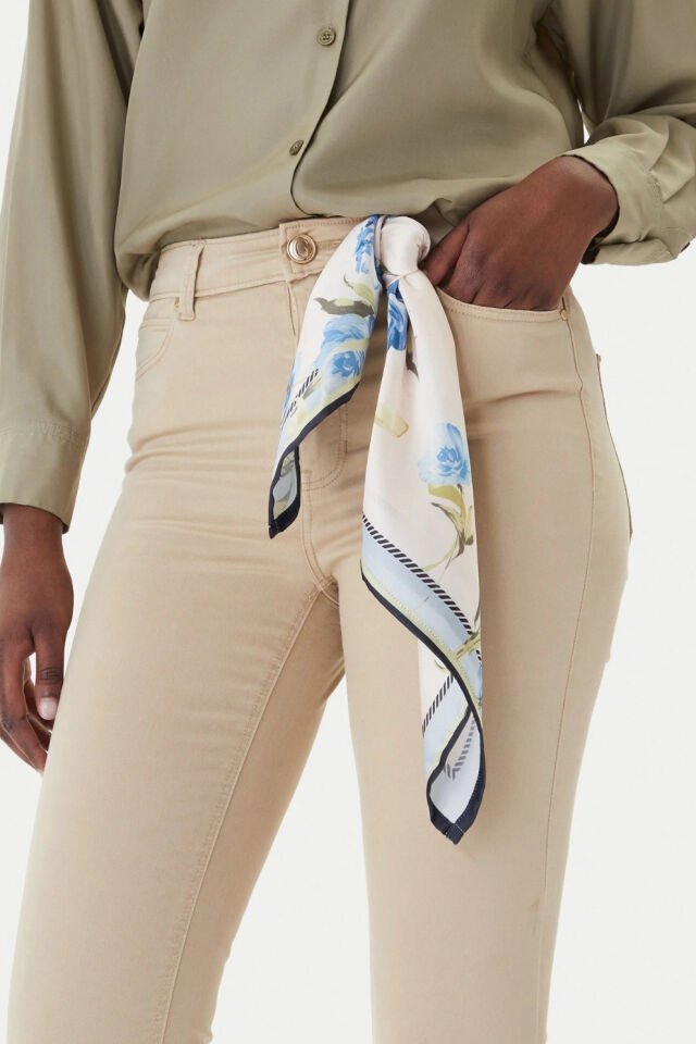 Guess Bej Dar Kesim Kot Pantolon