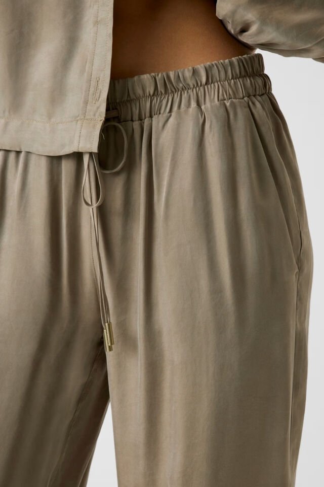 Guess  Gabardin Kumaştan Bol Paçalı Eşofman Altı Bej